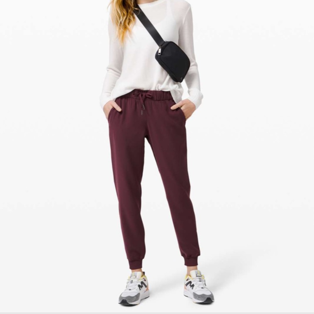Lululemon On the Fly Jogger Woven